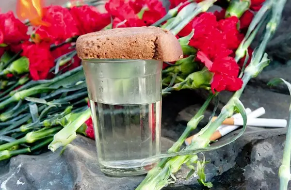 Что можно и что нельзя приносить на могилу