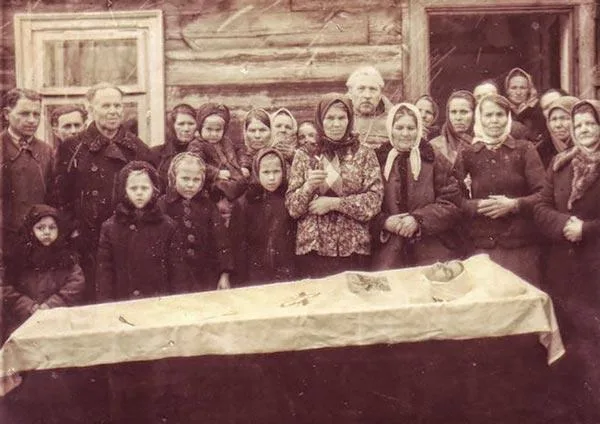 Можно ли фотографировать похороны: главные аспекты